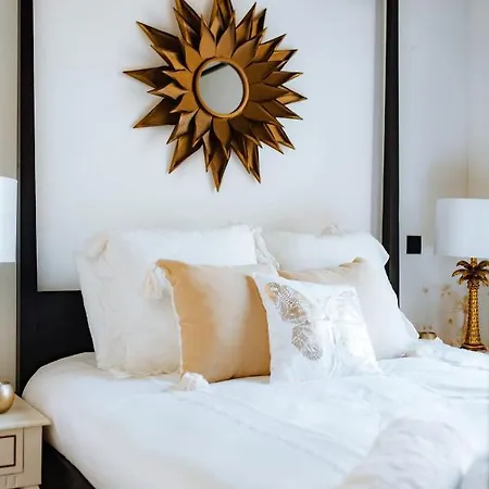 Diamond Luxe & Terrace Apartment *