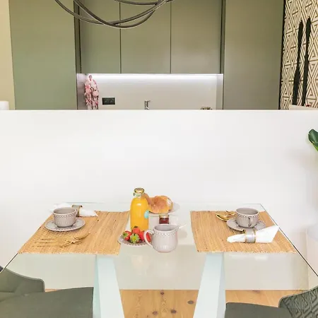 Diamond Luxe & Terrace *